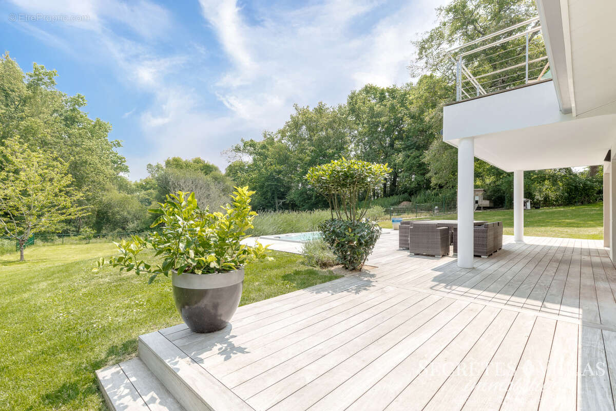 Maison à FARGUES-SAINT-HILAIRE