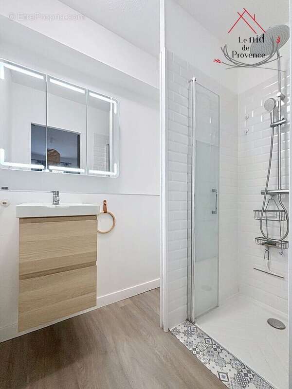 Appartement à SAINTE-CECILE-LES-VIGNES