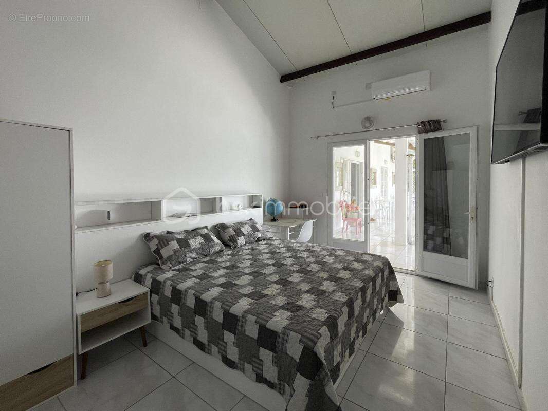 97310 – kourou – propriété d’exception sur 2,6 hectares – maison 5 pièces – piscine – suite parentale – 3 chambres de 21 m² avec - photo 9