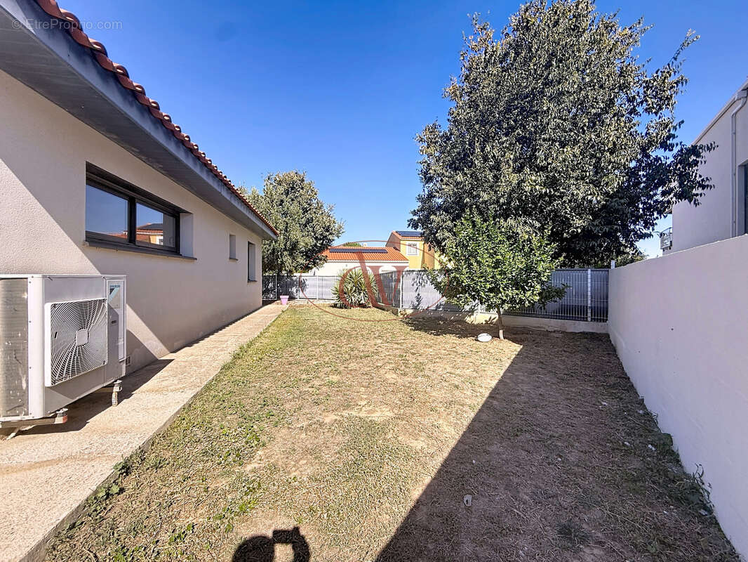 Maison à PEZILLA-LA-RIVIERE