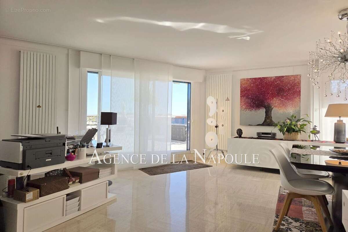 Appartement à MANDELIEU-LA-NAPOULE