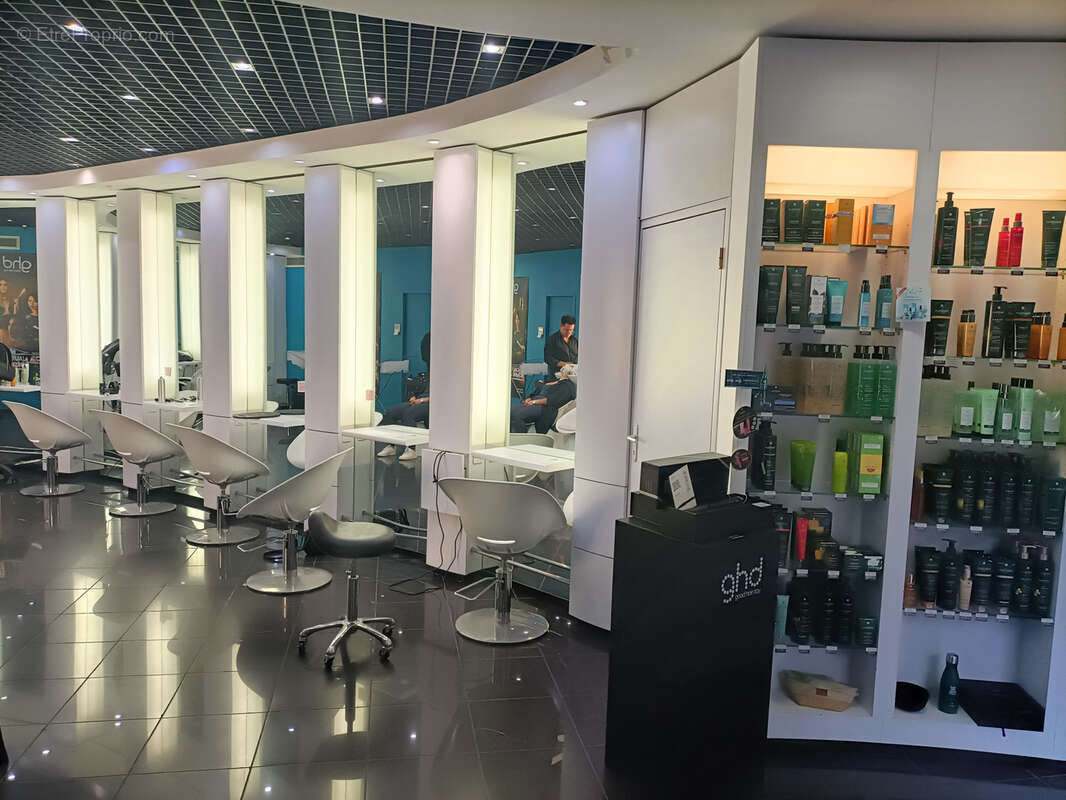 Emplacement  no1 pour ce salon de coiffure à Béziers, superbe opportunité - photo 7