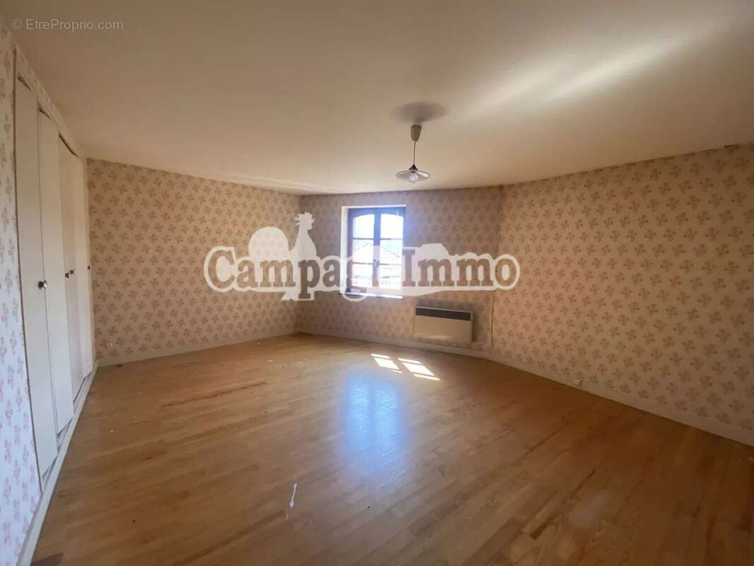 Maison à SAINT-JUST-D&#039;AVRAY