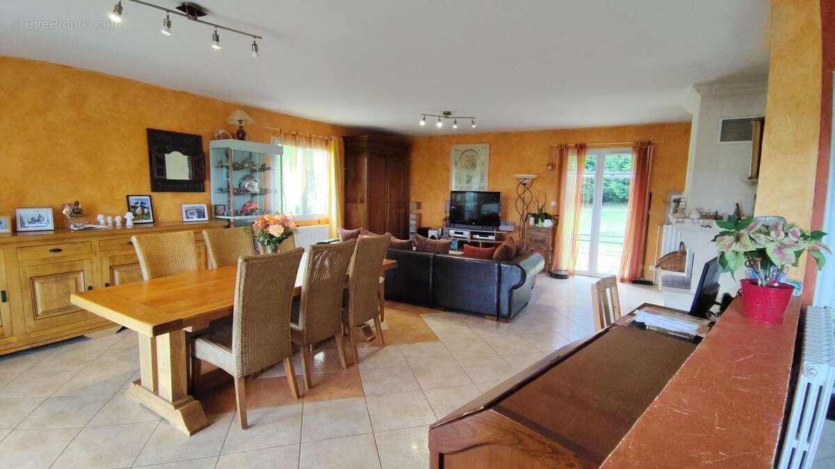 Maison à TERRASSON-LAVILLEDIEU