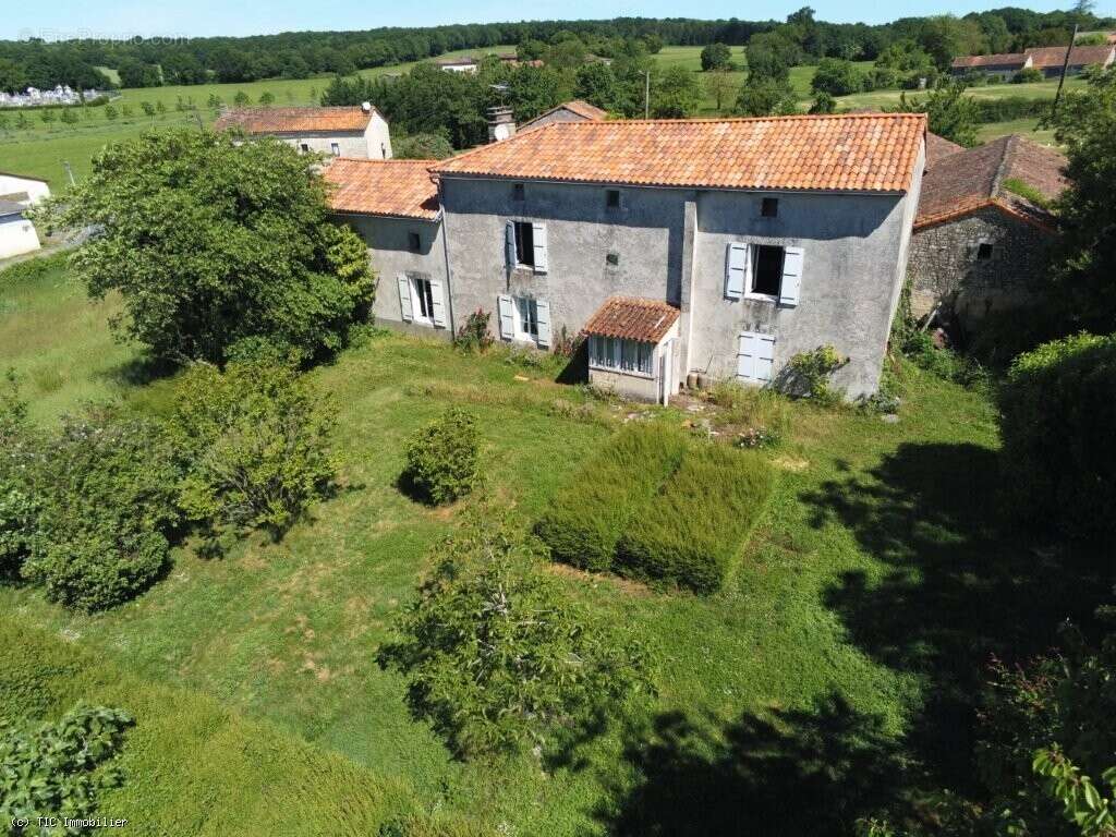 Maison à RUFFEC