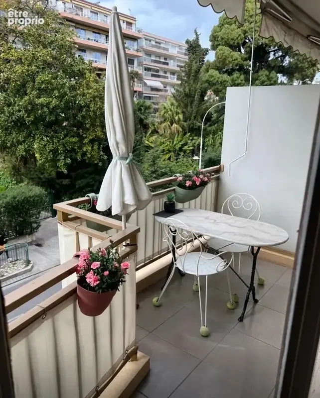 Libération  - 2 pièces - 46 m² - 2 balcons - vue dégagée - ascenseur - photo 3