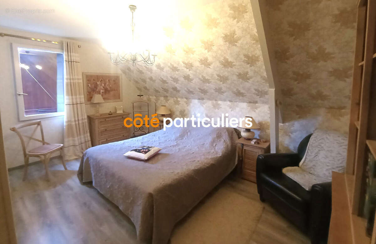 Maison à CHEVILLON-SUR-HUILLARD