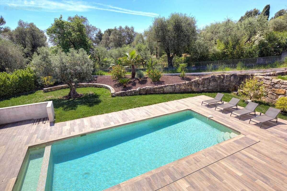 Maison à ROQUEFORT-LES-PINS