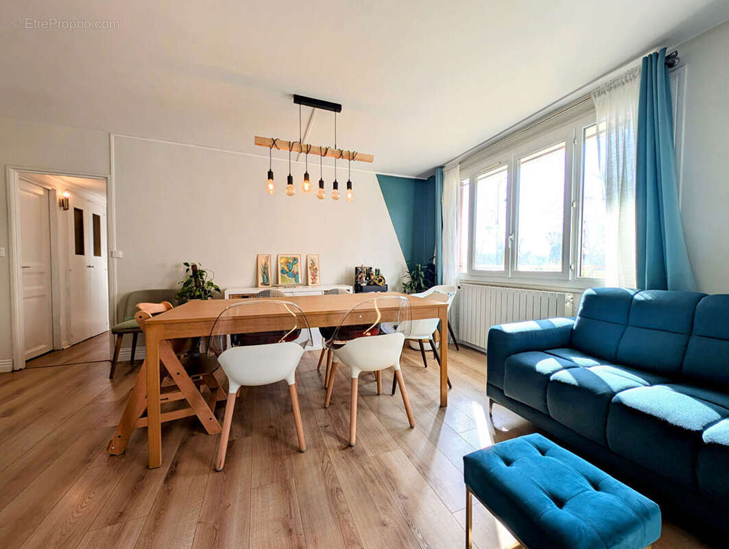 Appartement à LE MESNIL-LE-ROI