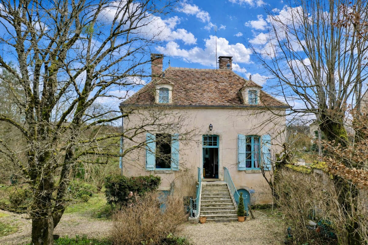 Maison à CHATEL-CENSOIR