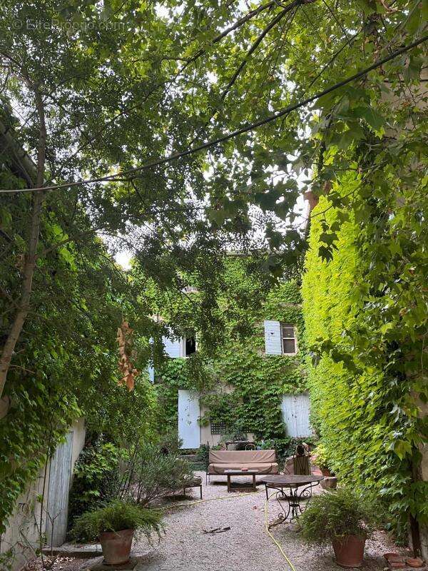 Maison 1000 m² à Aix-En-Provence  - photo 3