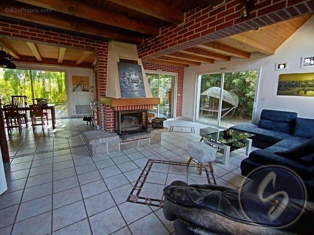 Maison à SAINTE-LUCE-SUR-LOIRE