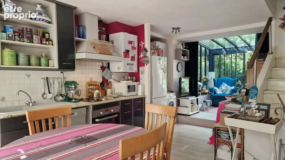 DINAN - Maison de caractère avec extension vitrée magnifique sur courette. - photo 12