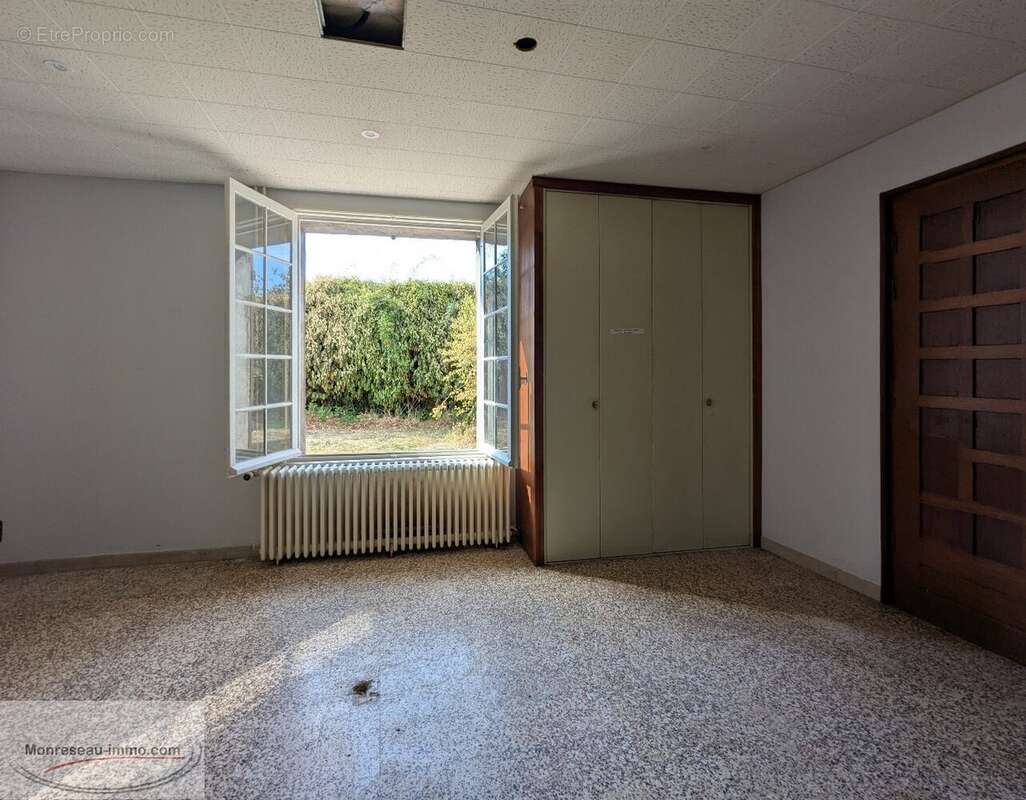 Sevrey, 1ère couronne de Chalon-sur-Saône, longère de 254 m² avec dépendances sur terrain de 5 000 m² - photo 12