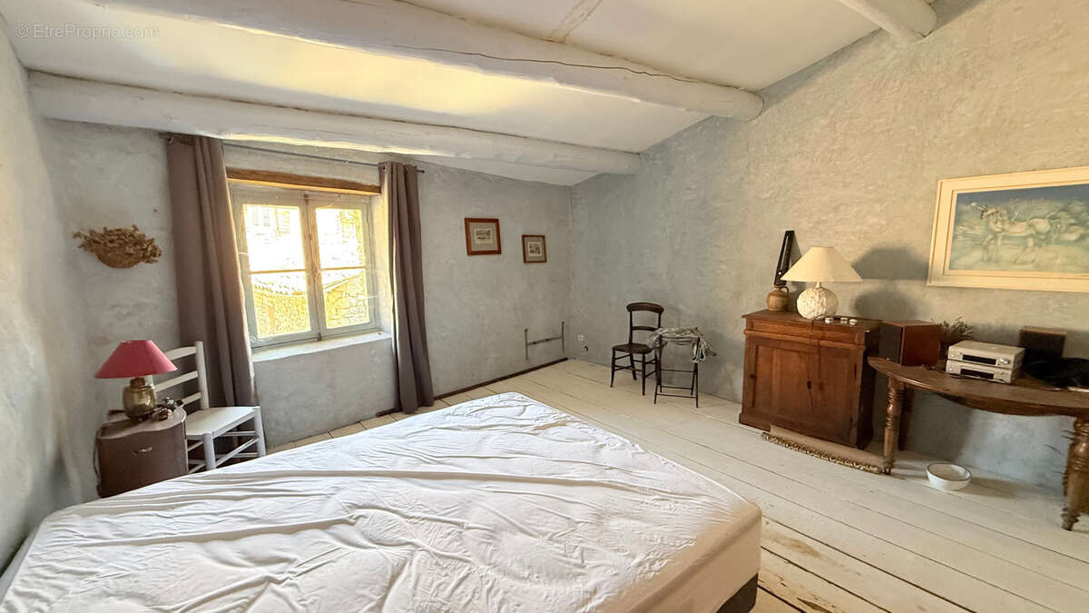 Maison familiale à vendre 7 pièces SAINT TRINIT (84) - Tropézienne avec vue sur les toits du village et la campagne environnante - photo 25