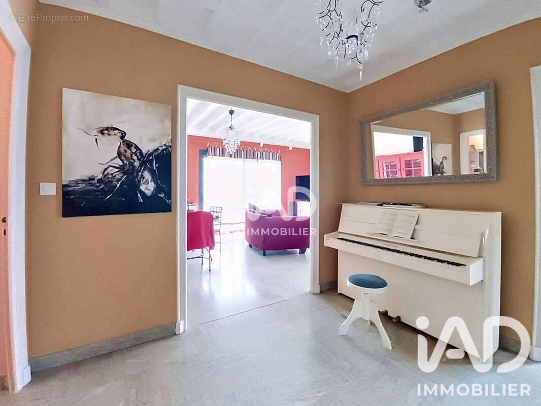 Maison 219 m² à Prades  - photo 4