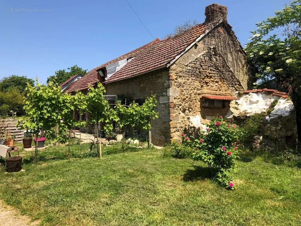 Maison à LE MELE-SUR-SARTHE