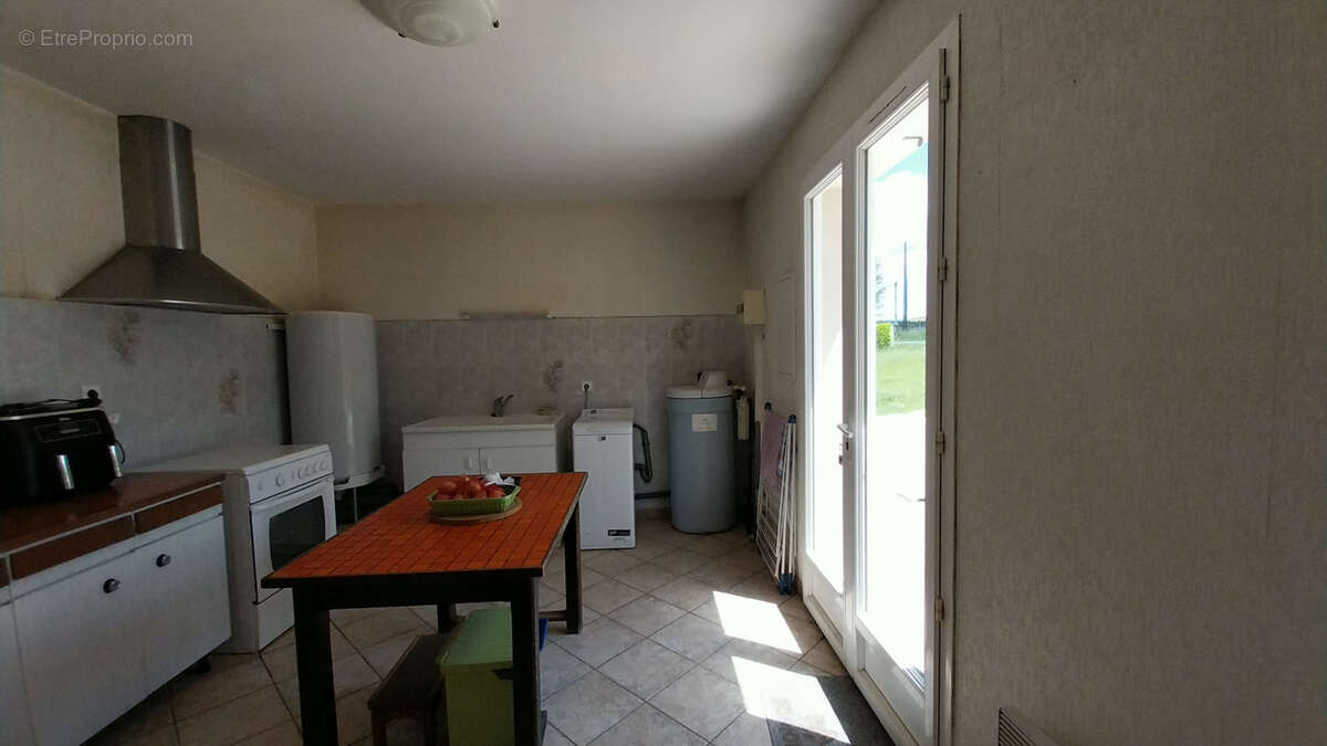 Maison à LA CHAPELLE-GONAGUET