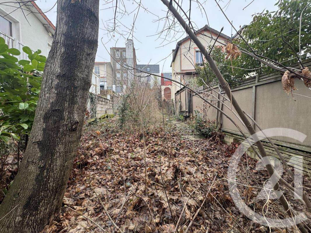 Terrain à FONTENAY-SOUS-BOIS