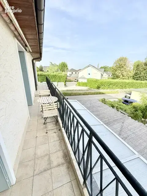 Divonne-les-Bains   T4 de 94 m2 avec balcon, cave et 2 stationnements - photo 2
