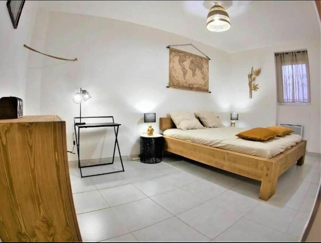 Photo 9 - Commerce à NIMES