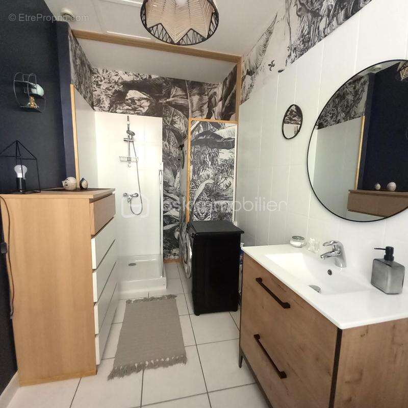 Appartement T2 + terrasse + cave + 2 parking - photo 8