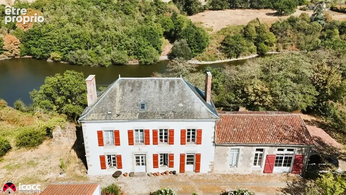 Maison 7 pièces 252 m² à vendre à Chateau-Guibert (85320) - photo 1