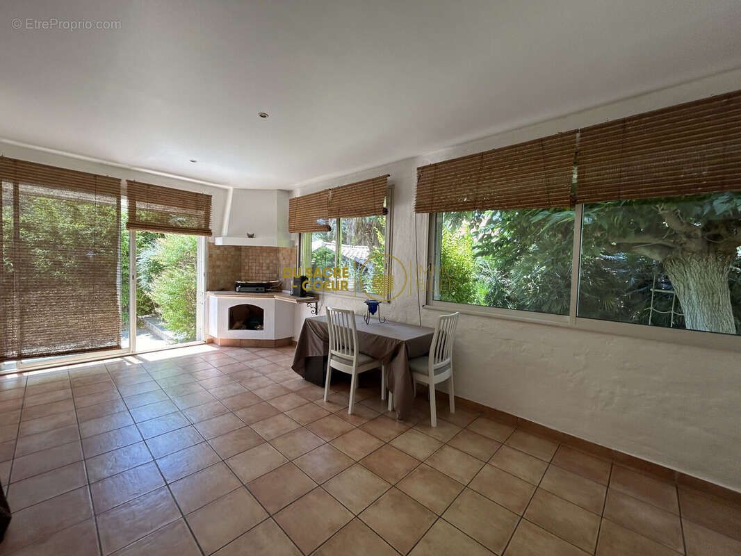 Maison à SAINT-ESTEVE