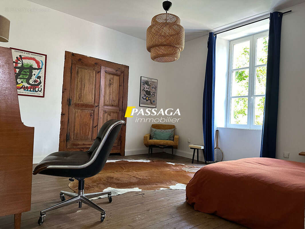 Maison à SAINT-SATURNIN-DE-LENNE