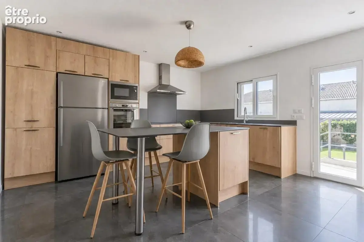 Maison familiale 7 pièces de 250 m² au Mesnil-Saint-Denis avec studio indépendant - photo 6