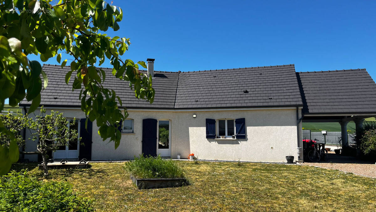 Maison à GUERCHY