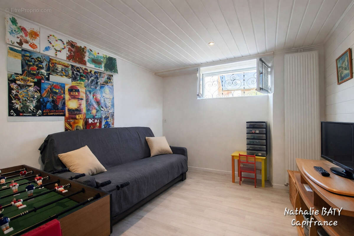 Belle opportunité à saisir - Maison familiale 174 m² – Vue dégagée, calme et potentiel rare à Gruffy - photo 8