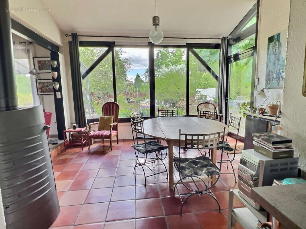 Villeneuve-sur-lot, propriété de caractère avec parc de plus de 5 600 m² et piscine !  rare en centre-ville, cette magnifique pr - photo 7