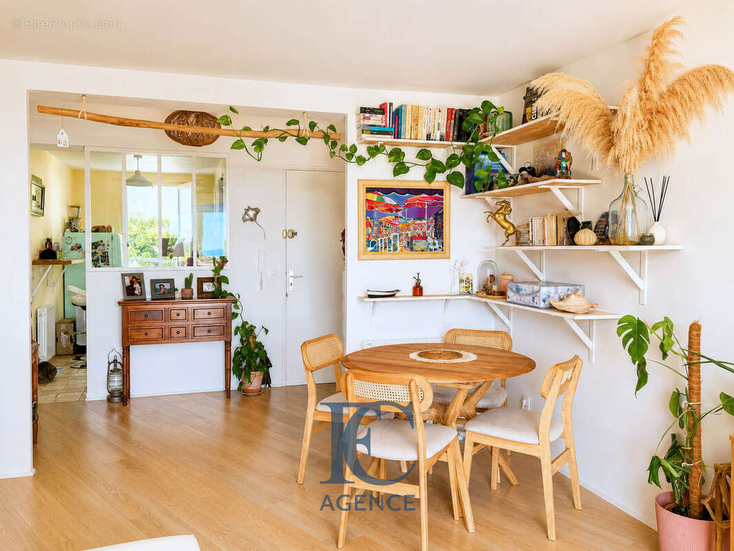 Appartement à SAINT-CYR-SUR-MER