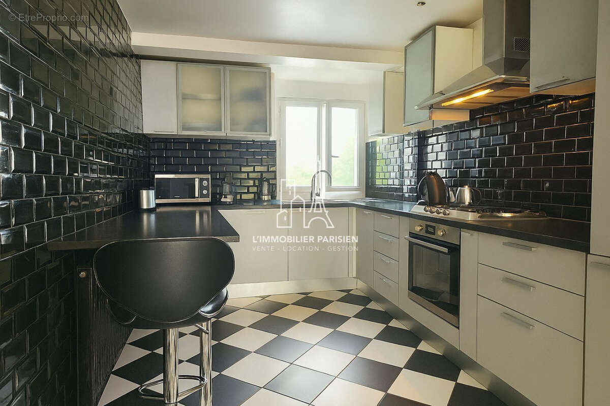 Appartement à PARIS-17E