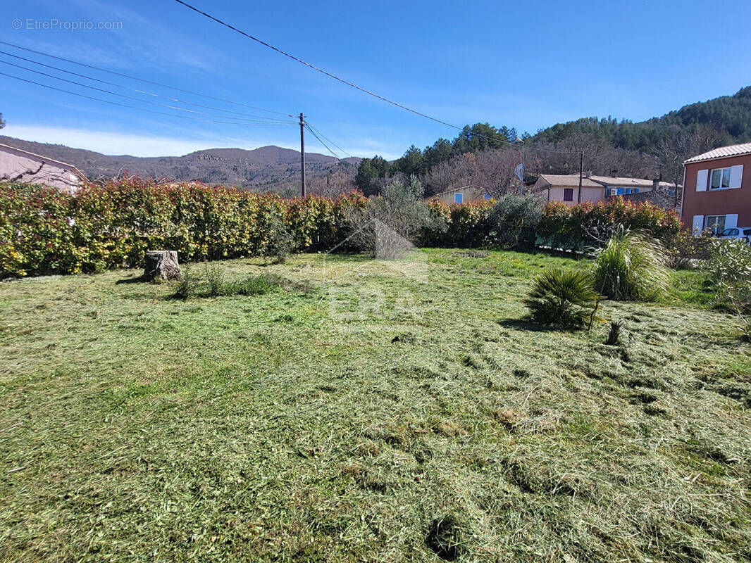 Terrain à L'ESCALE