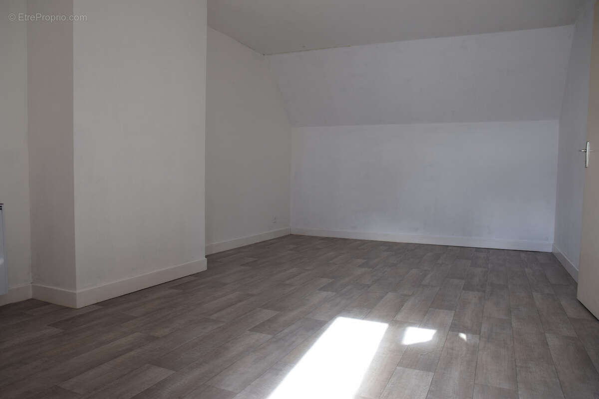 Maison à SAINT-REMY-EN-ROLLAT