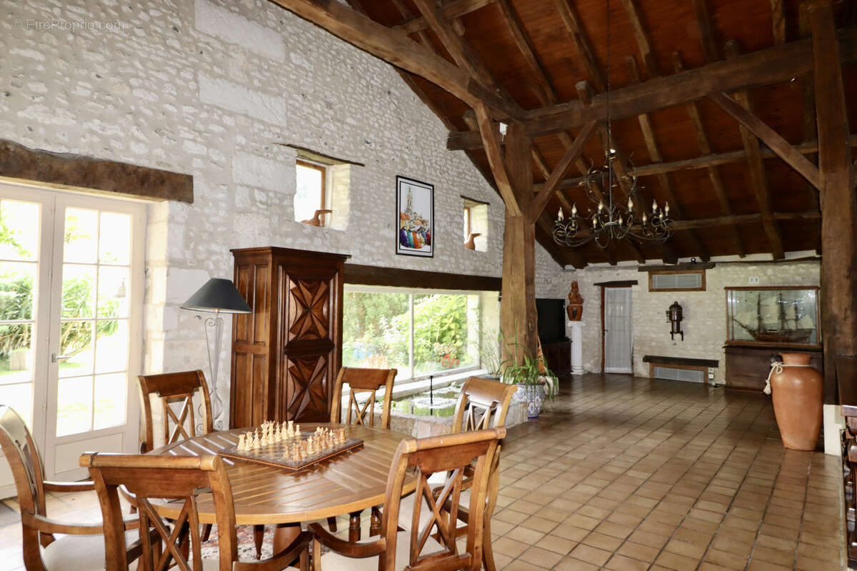 Maison à SAINTES