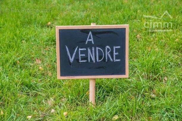 Terrain à LA CHAPELLE-VENDOMOISE