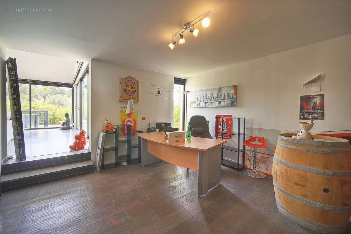 Maison à LA ROQUETTE-SUR-SIAGNE