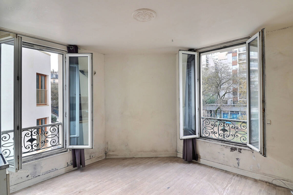 Appartement à PARIS-14E