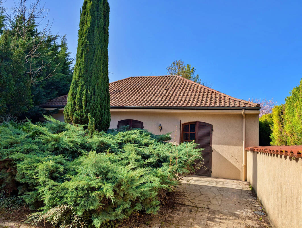 Maison à VIC-LE-COMTE