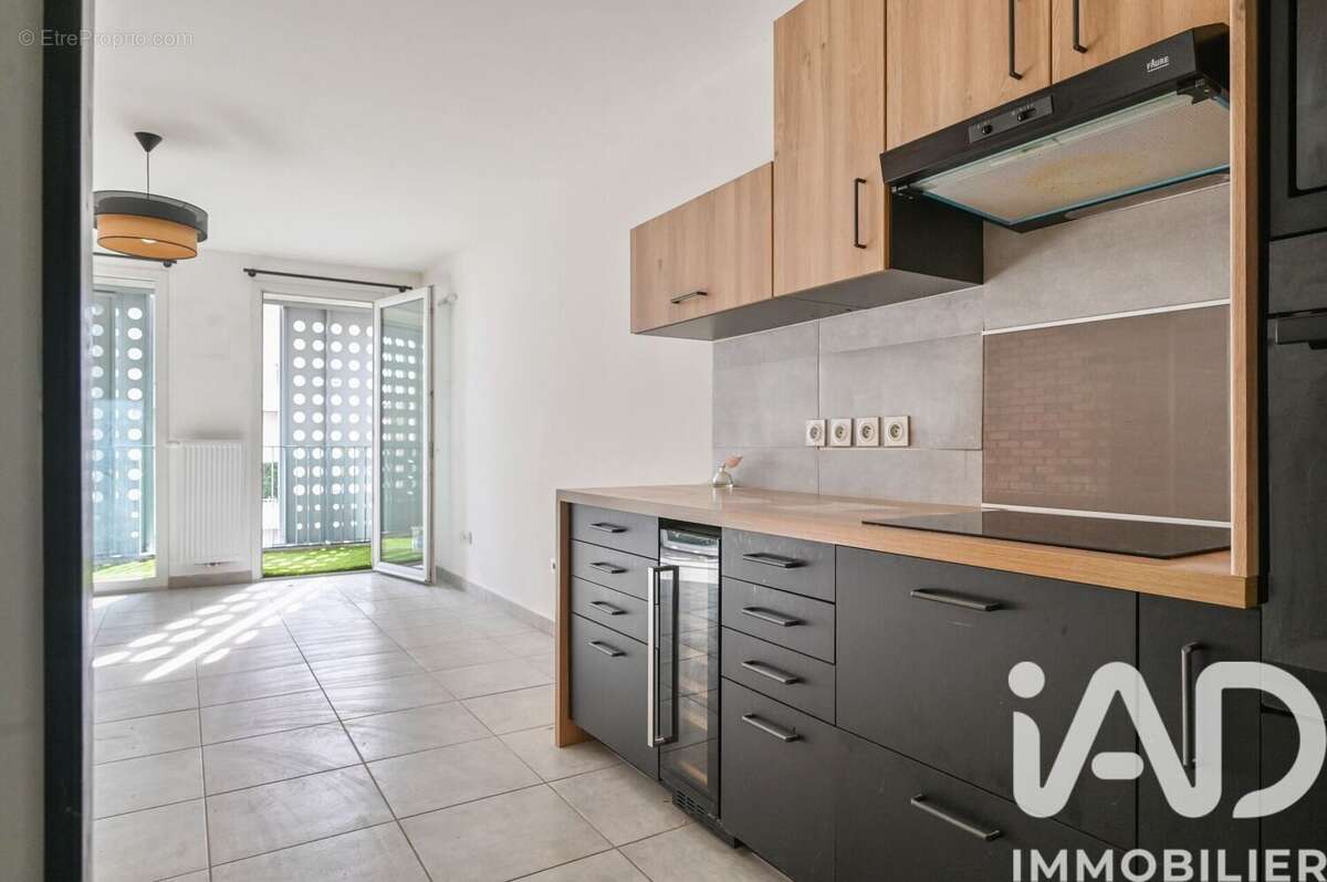 Appartement 64 m² à Marseille-2e  - photo 6
