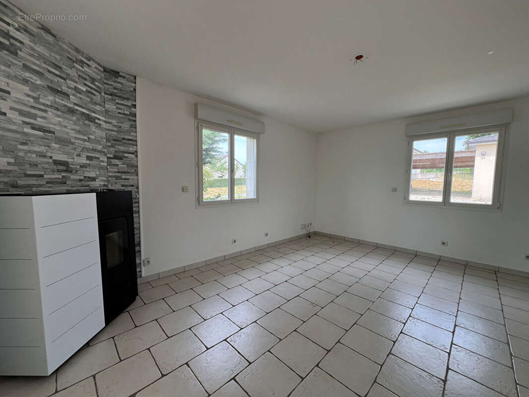 Maison à CHATELRAOULD-SAINT-LOUVENT