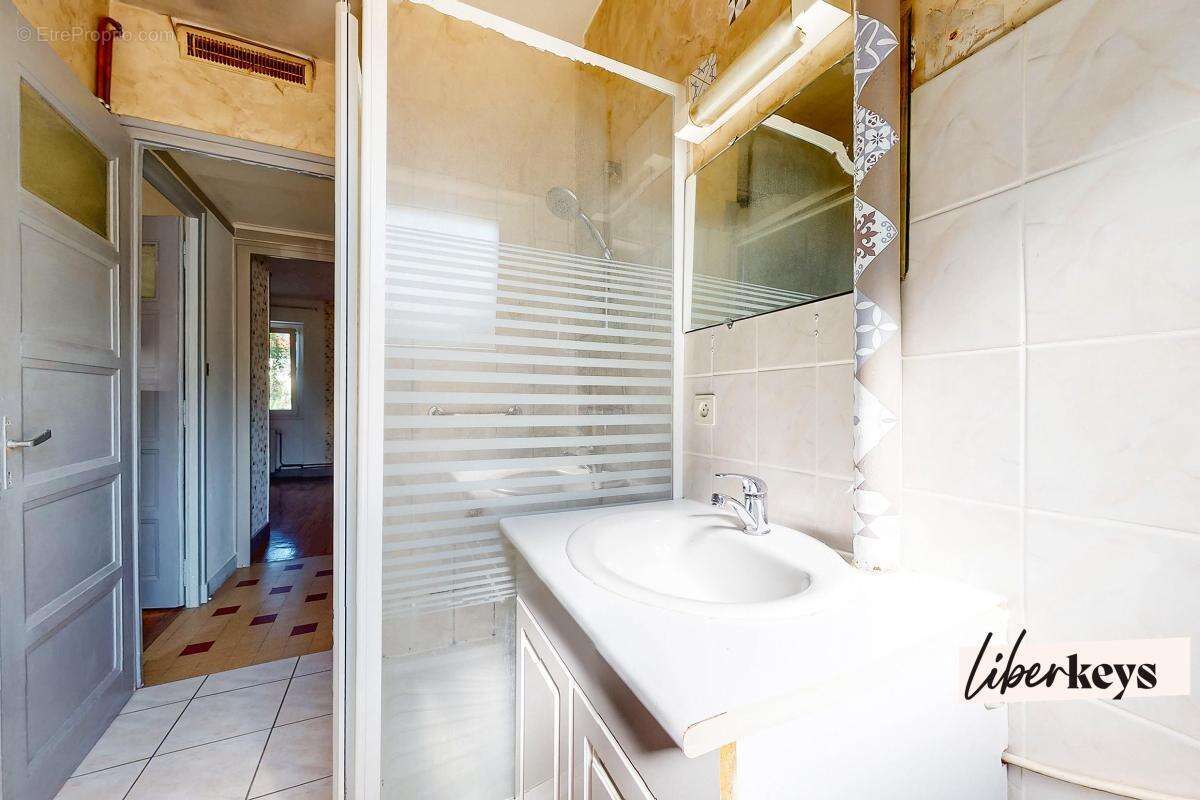 A vendre - Appartement  trois pièces avec fort potentiel – 22 bis Avenue de Brogny,  74000 Annecy - photo 12