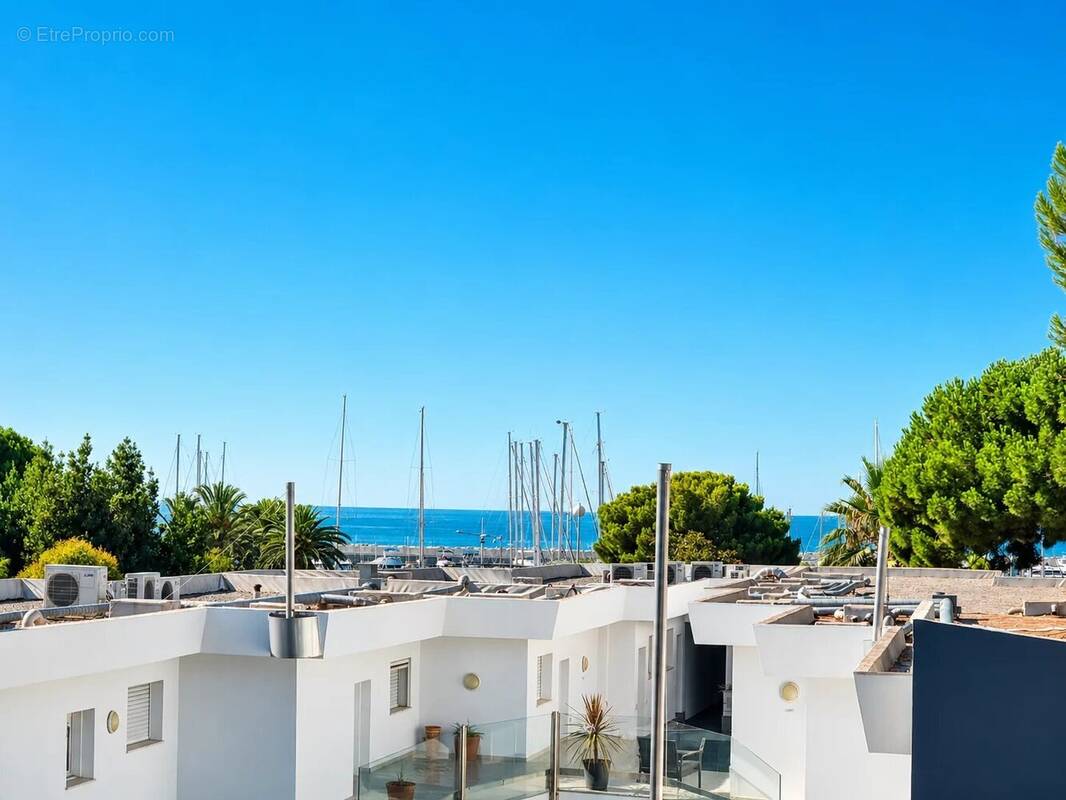 Appartement à SAINT-LAURENT-DU-VAR