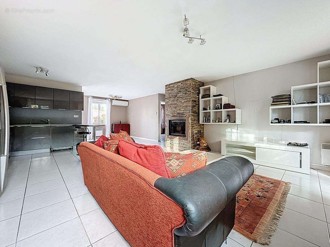 Maison - Mitoyenne par le garage - Plain pied - 3 Chambres - Garage - Piscine - Terrasse - photo 10