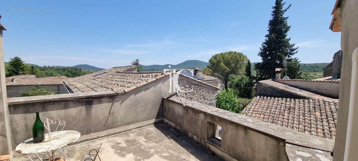 Maison ancienne avec cour intérieure, garage et caves voûtées - photo 4