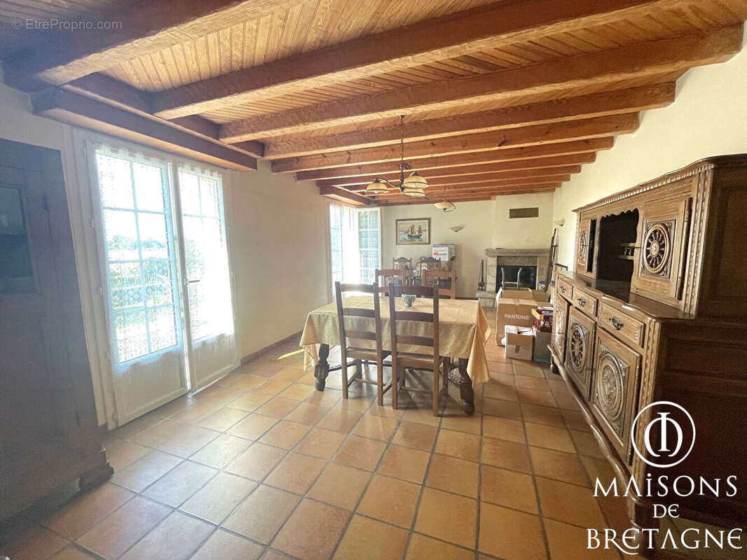 Maison et dépendance LE TREVOUX - photo 4