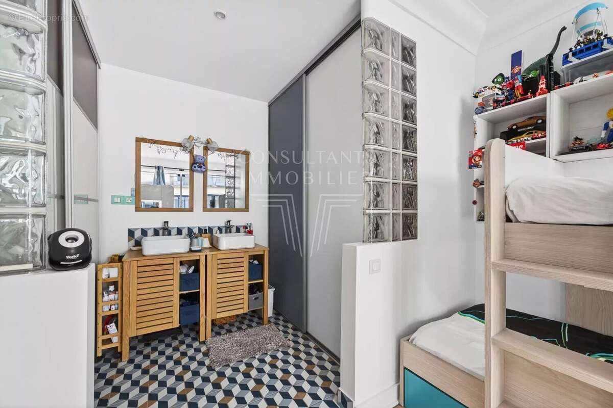 Appartement à PARIS-17E